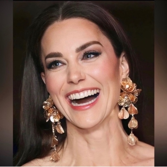 Zara Kate Middleton cascading floral earrings - Picture 5 of 12